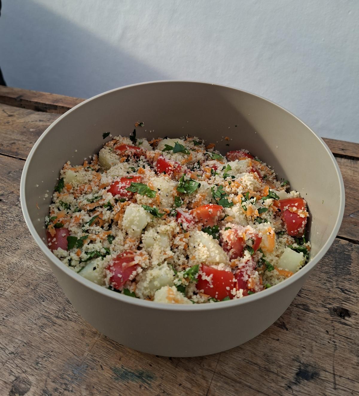 Ensalada de cuscús, papa y vegetales