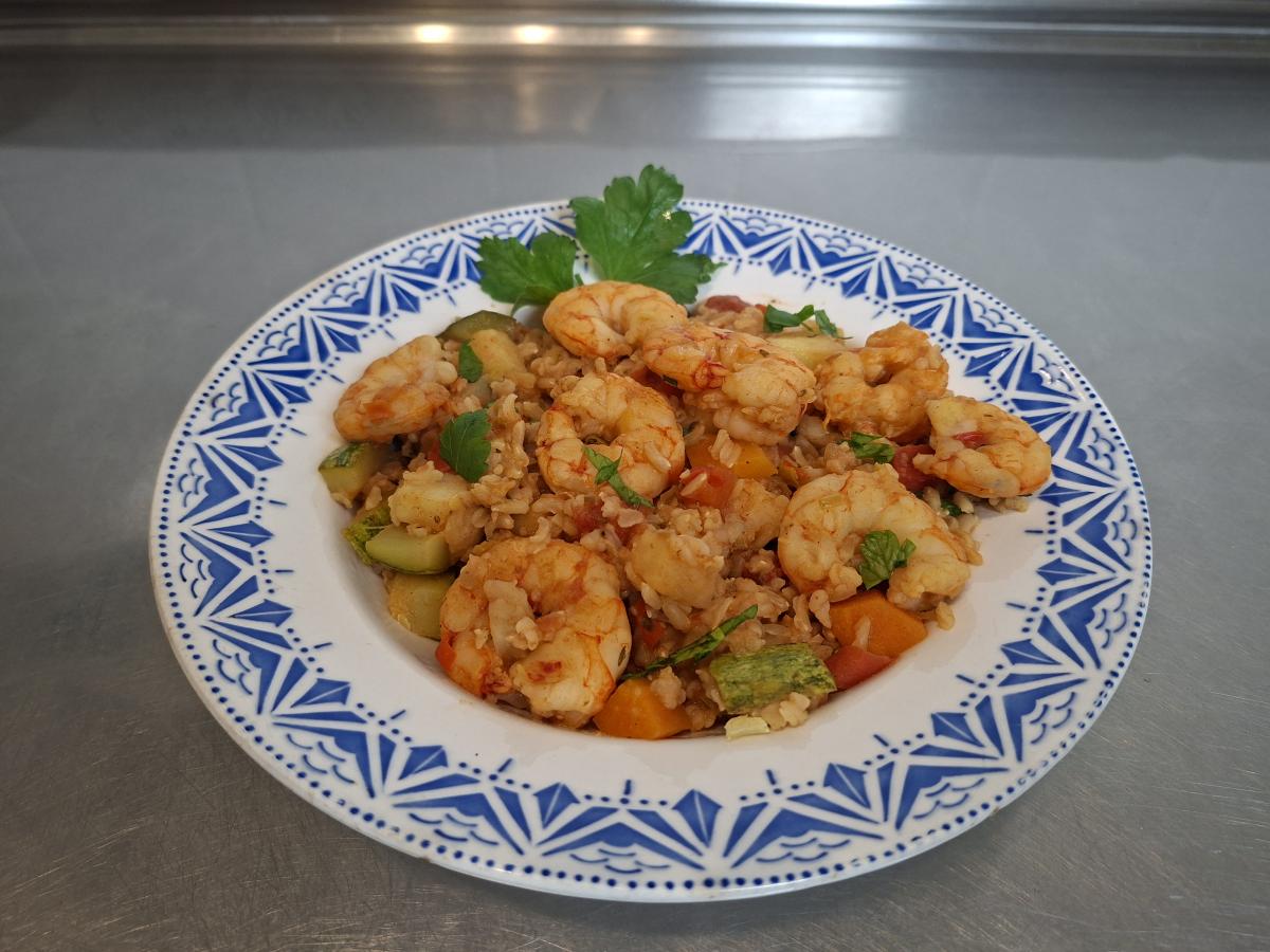 Arroz integral con gambas y verduras