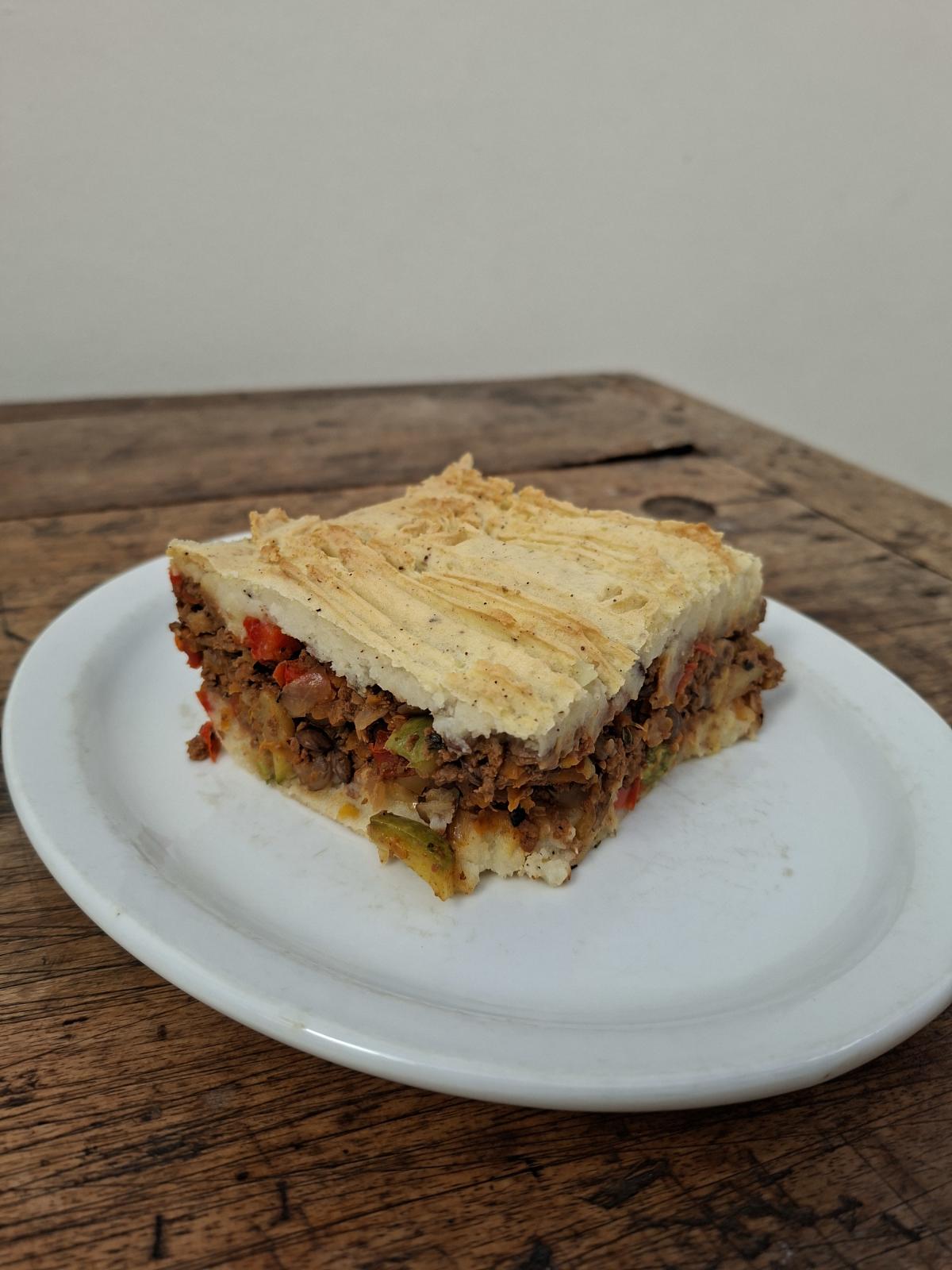 Pastel de papa relleno con carne y lentejas 
