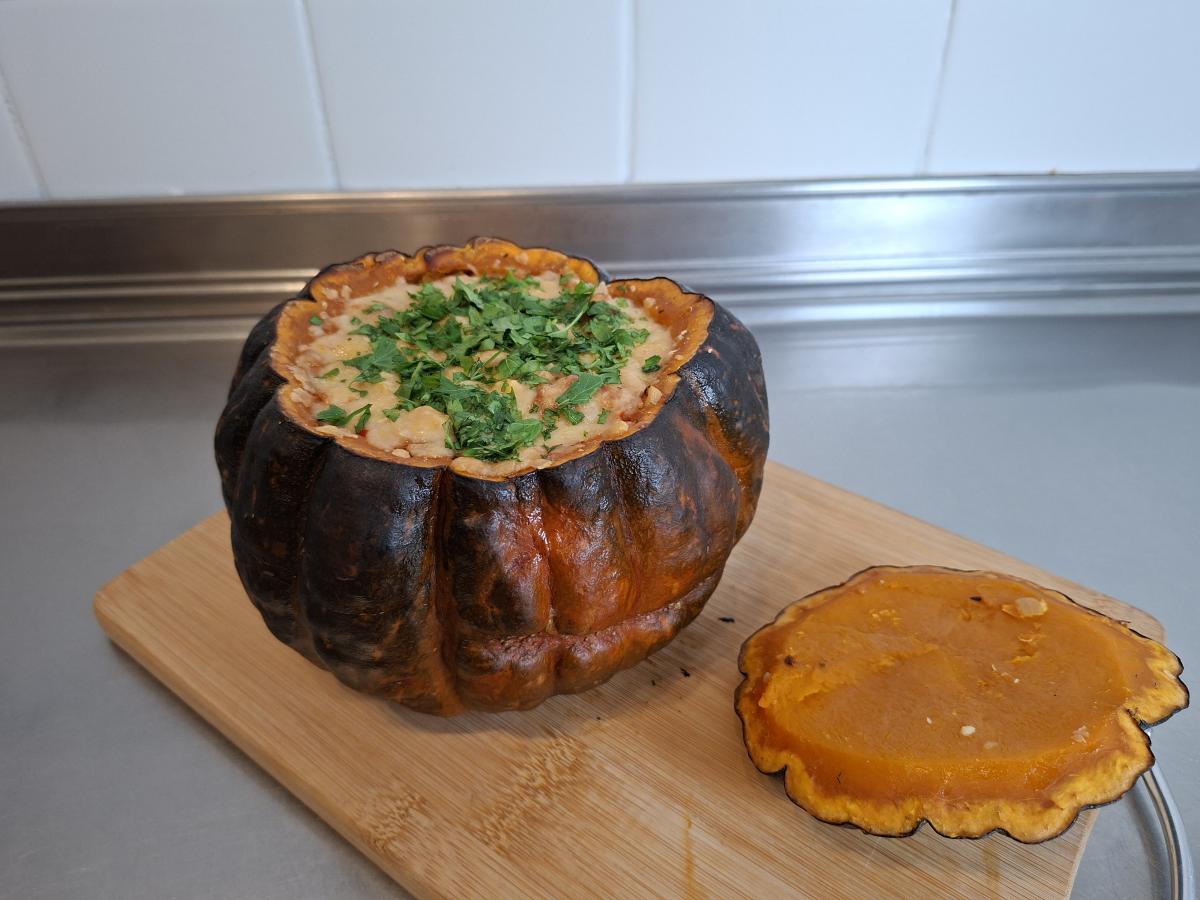 Zapallo cabutia relleno de soja texturizada y quinoa